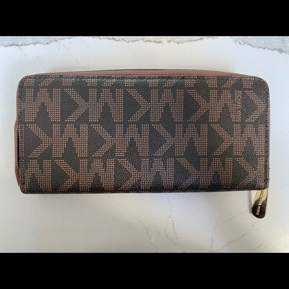 Authentic Michael Kors Logo Wallet - image 3